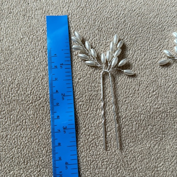 Brides & Hairpins
Ellie Set of 2 Imitation
Pearl Pins main image 5